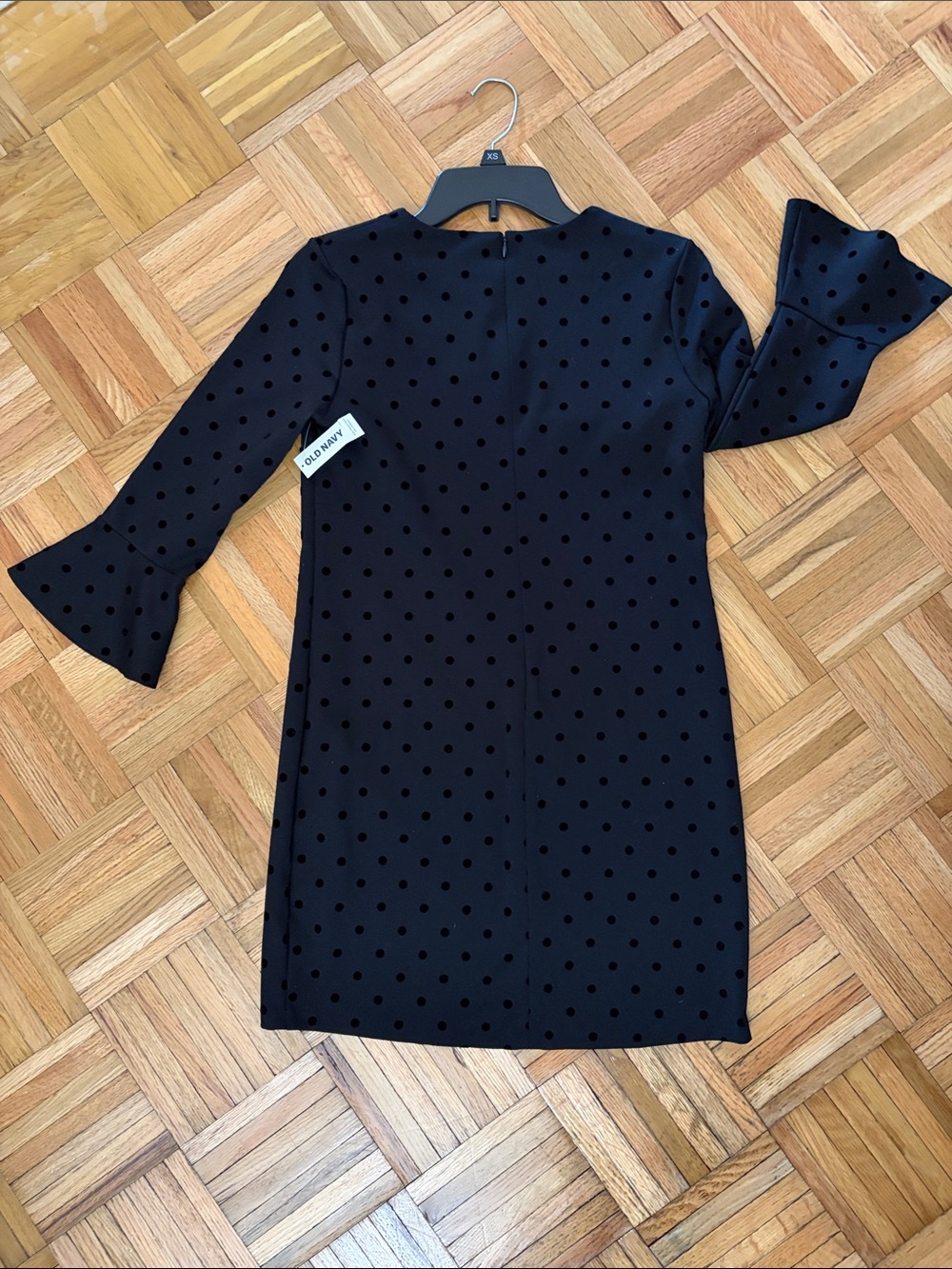 NWT Black Bell-Sleeve Shift Dress - Textured Polka Dot - Old Navy Womens Size XS - Picture 5 of 10